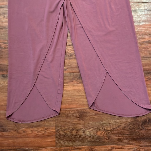 Beautiful Athleta Yoga Pants - Like New Condition - Picture 4 of 4